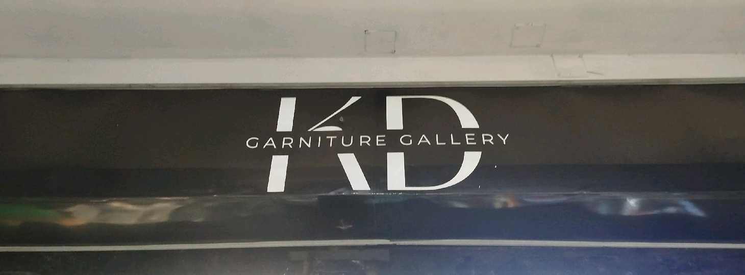 Garniture Gallery