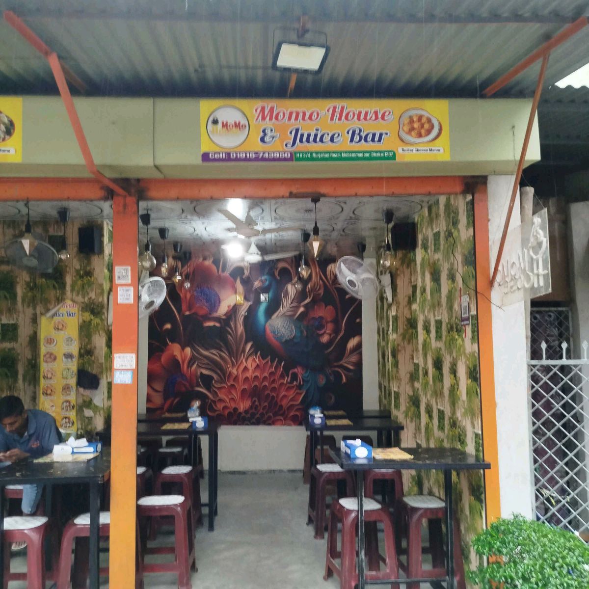 Momo House & Juice Bar