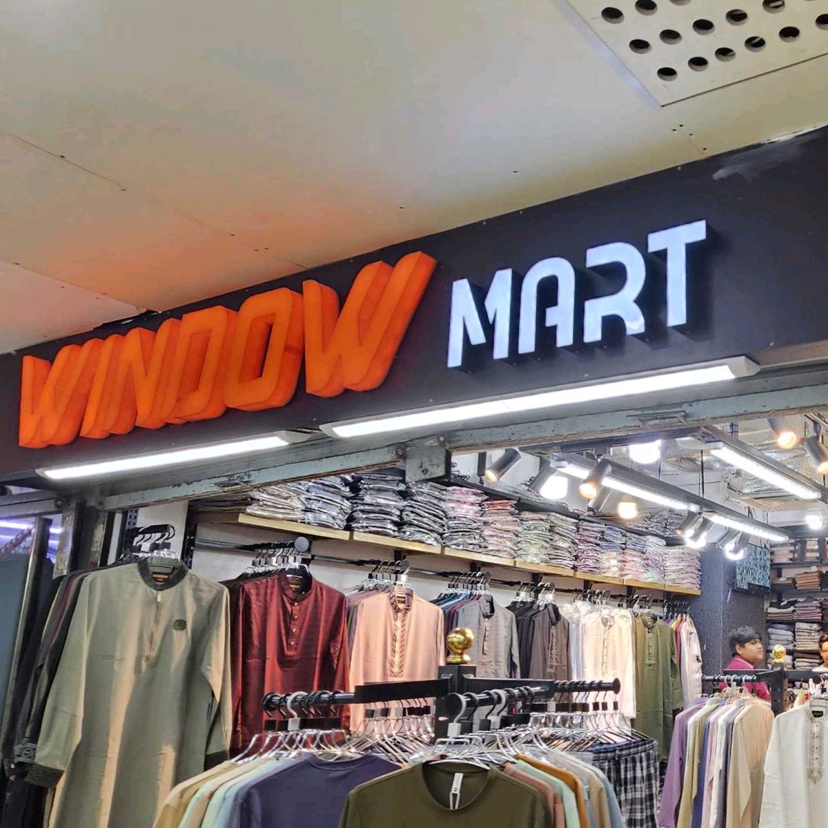 Window Mart - Tokyo square
